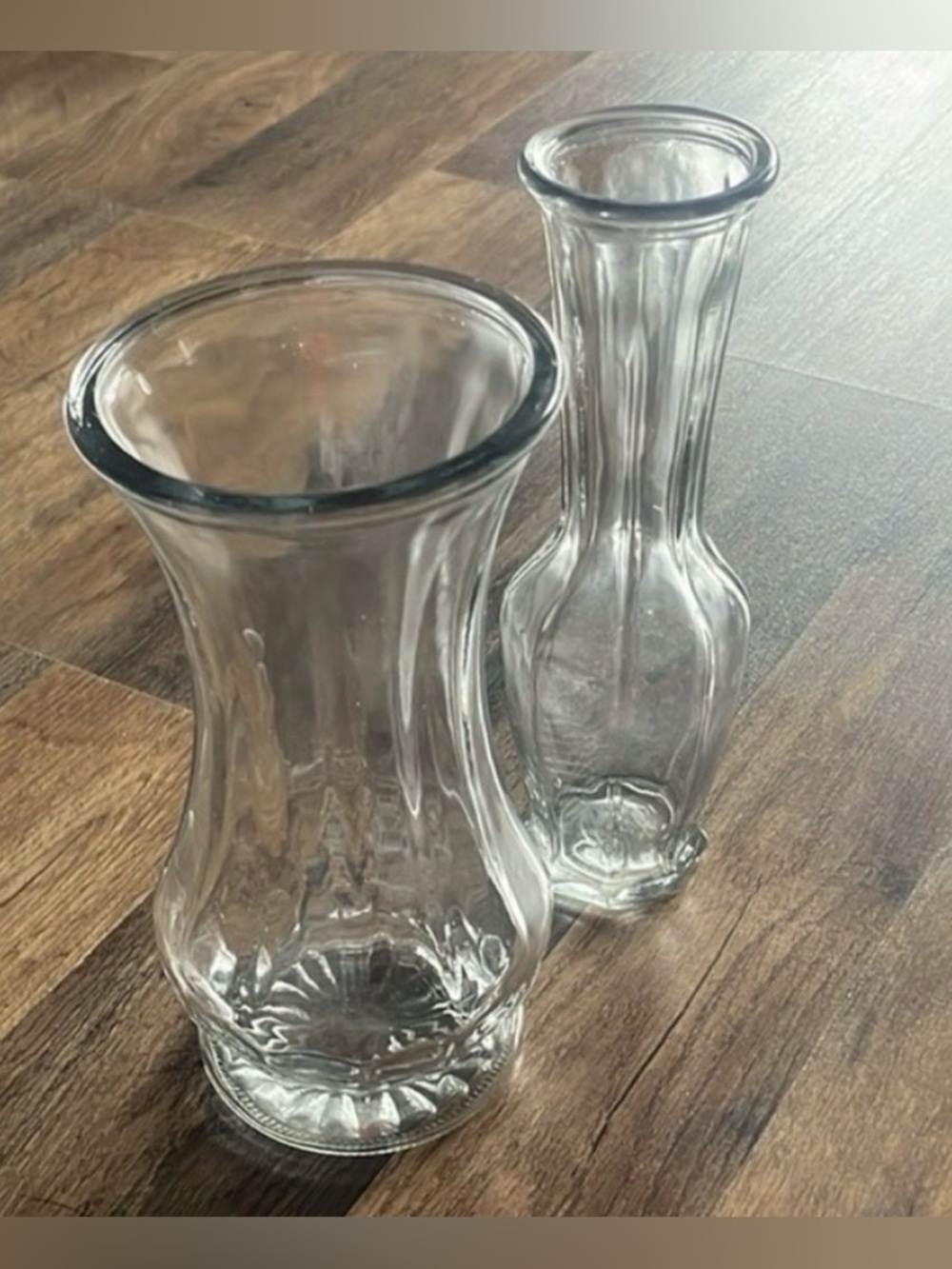 Clear Accent Floral Vase Set with Elegant Design
EUC